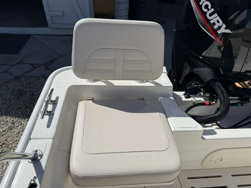 Slide: The Image of Boston Whaler 170 Montauk 2026 - 15