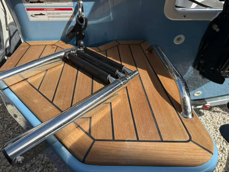 Slide: The Image of Boston Whaler 170 Montauk 2026 - 17