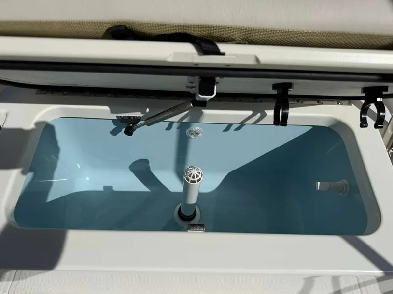 Slide: The Image of Boston Whaler 170 Montauk 2026 - 5