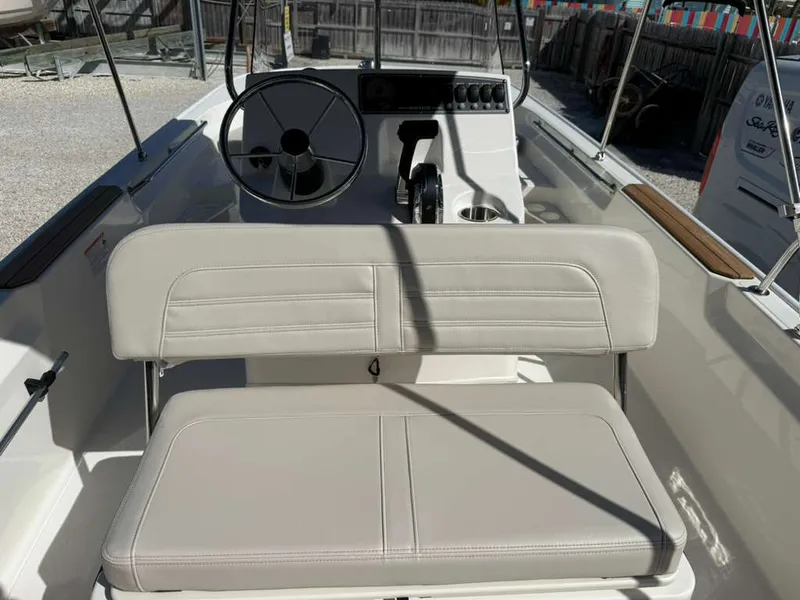 Slide: The Image of Boston Whaler 170 Montauk 2026 - 6