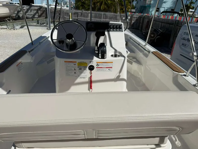 Slide: The Image of Boston Whaler 170 Montauk 2026 - 7