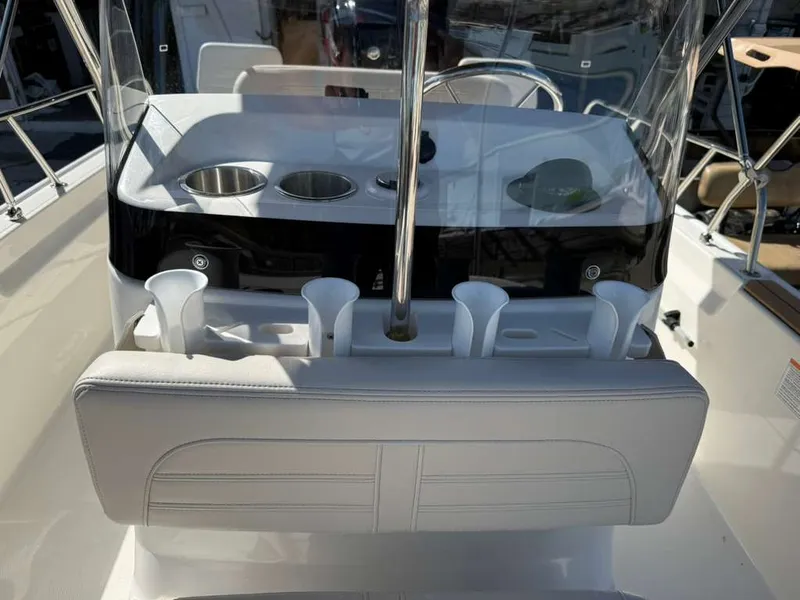 Slide: The Image of Boston Whaler 170 Montauk 2026 - 9