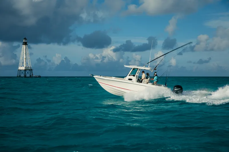 Slide: The Image of Boston Whaler 250 Outrage 2026 - 4