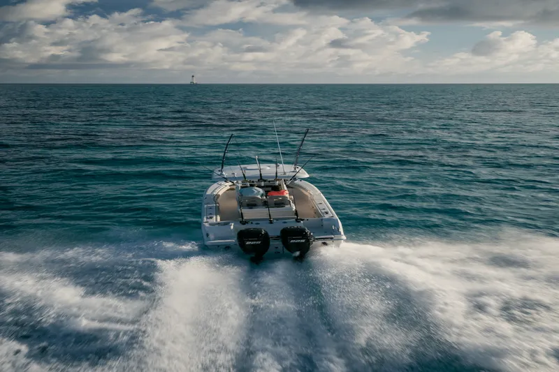 Slide: The Image of Boston Whaler 250 Outrage 2026 - 44
