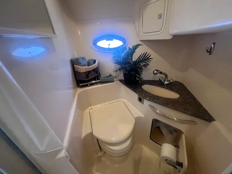 Slide: The Image of Sea Ray 44 SUNDANCER 2008 - 19