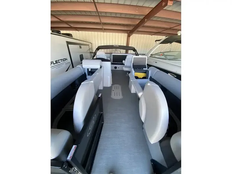 Slide: The Image of Bentley Pontoons 243 SB 2023 - 16345163