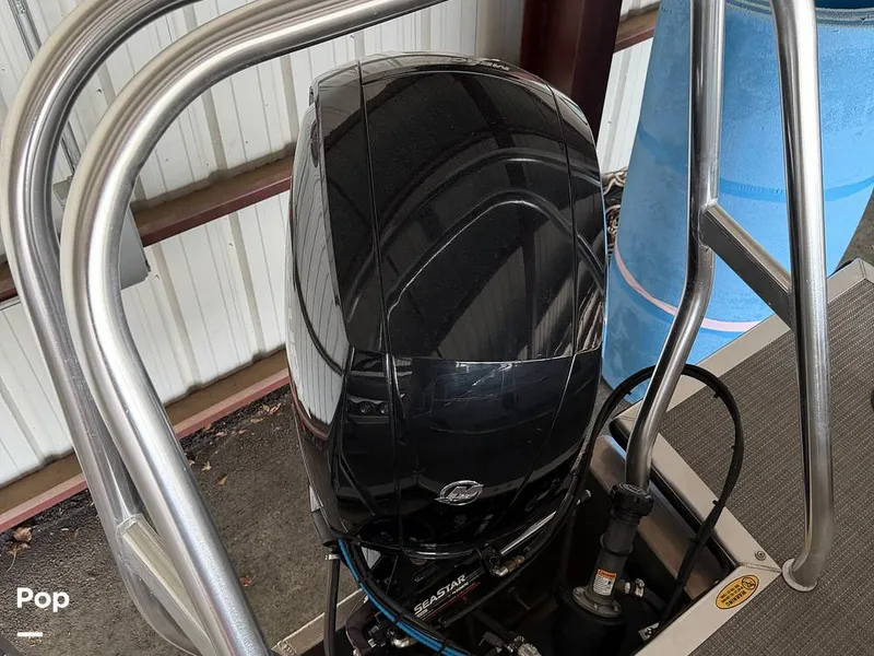 Slide: The Image of Bentley Pontoons 243 SB 2023 - 16370037