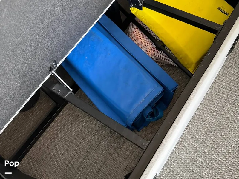 Slide: The Image of Bentley Pontoons 243 SB 2023 - 16370043