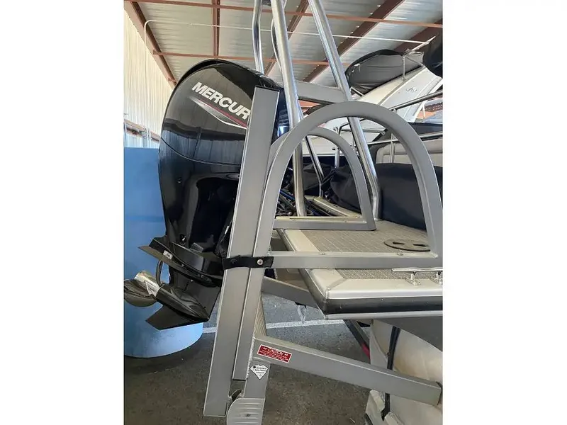 Slide: The Image of Bentley Pontoons 243 SB 2023 - 16345170