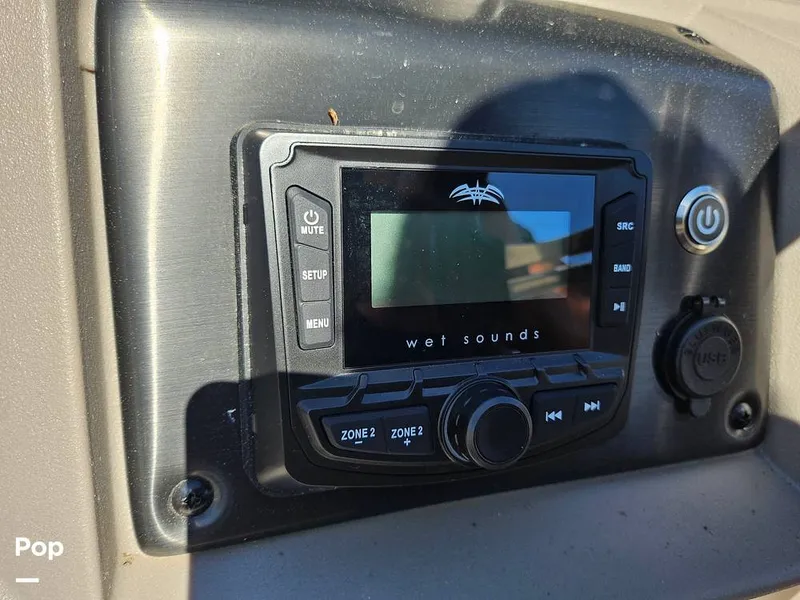 Slide: The Image of Sun Tracker Party Barge 20 DLX 2024 - 16424258