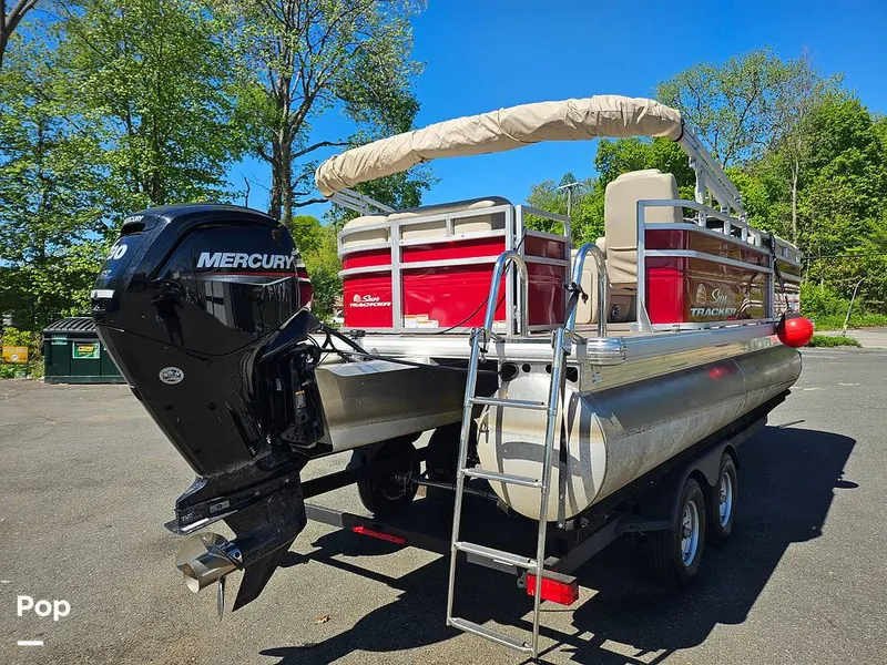Slide: The Image of Sun Tracker Party Barge 20 DLX 2024 - 16424285
