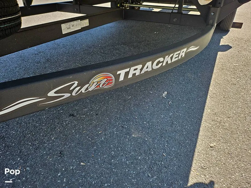 Slide: The Image of Sun Tracker Party Barge 20 DLX 2024 - 16424306