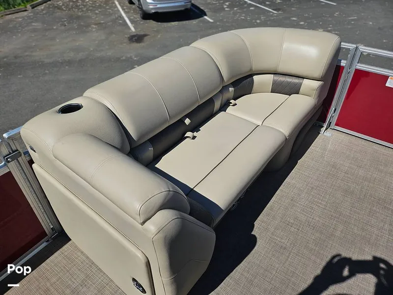 Slide: The Image of Sun Tracker Party Barge 20 DLX 2024 - 16424241