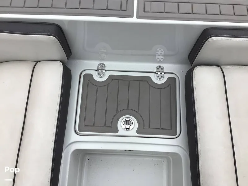 Slide: The Image of Crownline Boats E230XS 2024 - 16756969