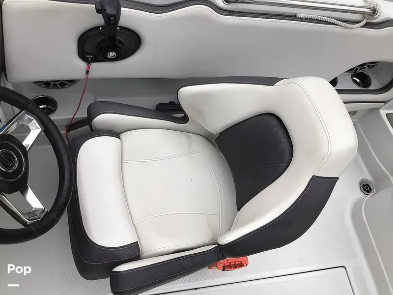 Slide: The Image of Crownline Boats E230XS 2024 - 16756979