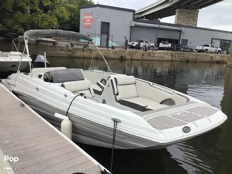 Slide: The Image of Crownline Boats E230 XS 2024 - 16757282
