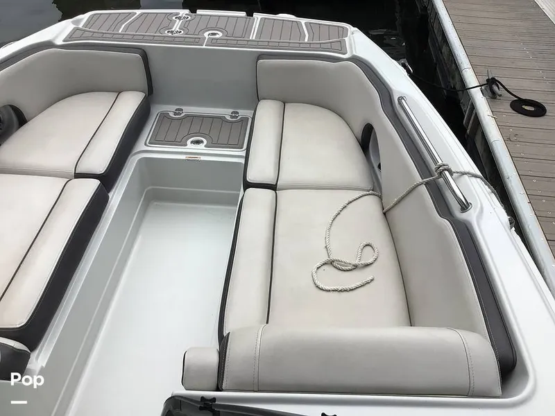 Slide: The Image of Crownline Boats E230 XS 2024 - 16757091