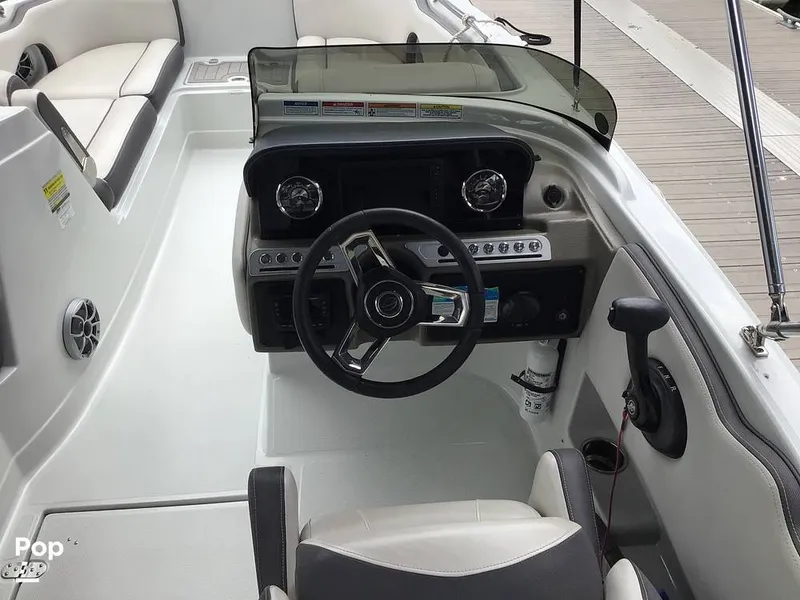 Slide: The Image of Crownline Boats E230 XS 2024 - 16757087