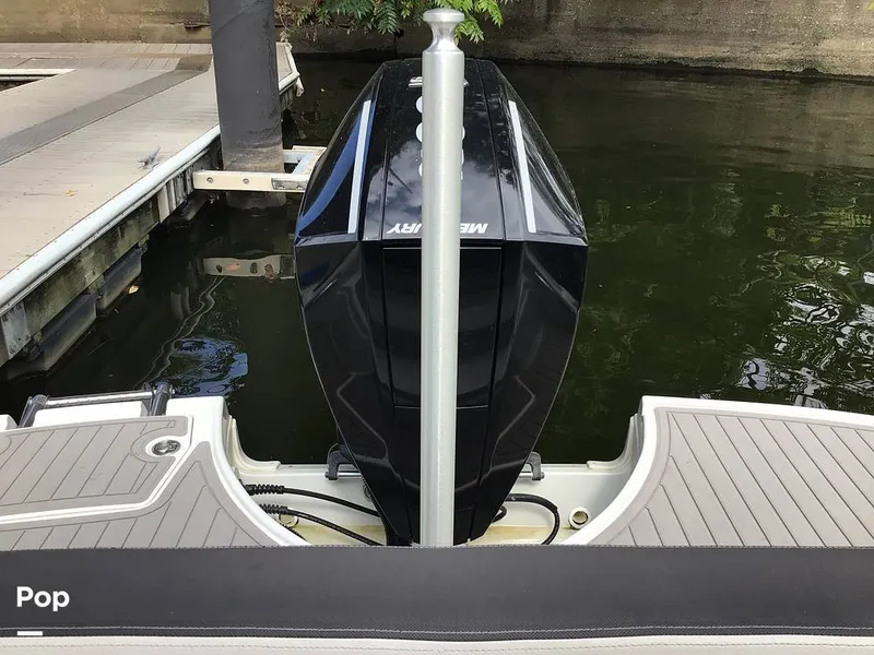 Slide: The Image of Crownline Boats E230 XS 2024 - 16757120