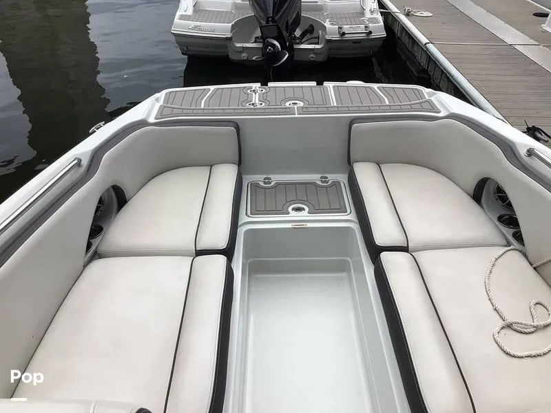 Slide: The Image of Crownline Boats E230 XS 2024 - 16757093
