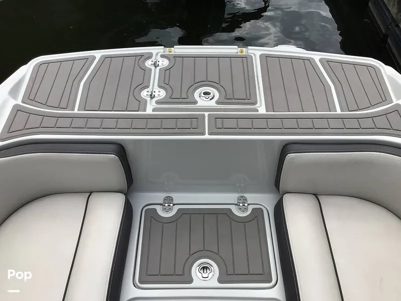 Slide: The Image of Crownline Boats E230 XS 2024 - 16757094