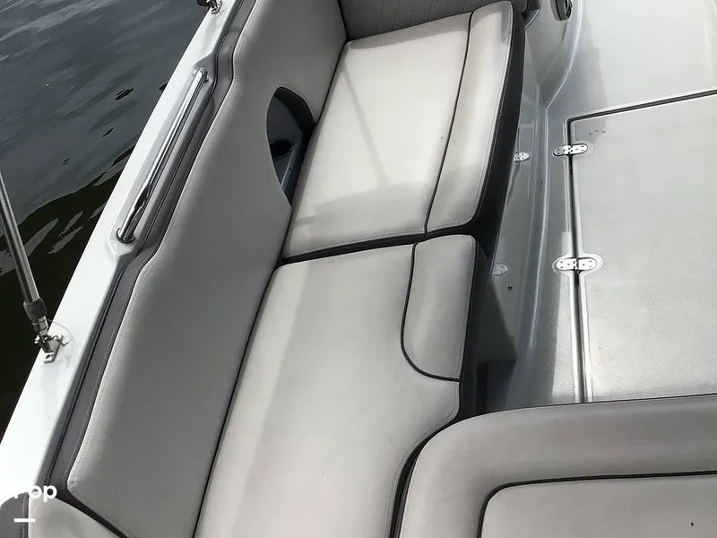 Slide: The Image of Crownline Boats E230 XS 2024 - 16757112