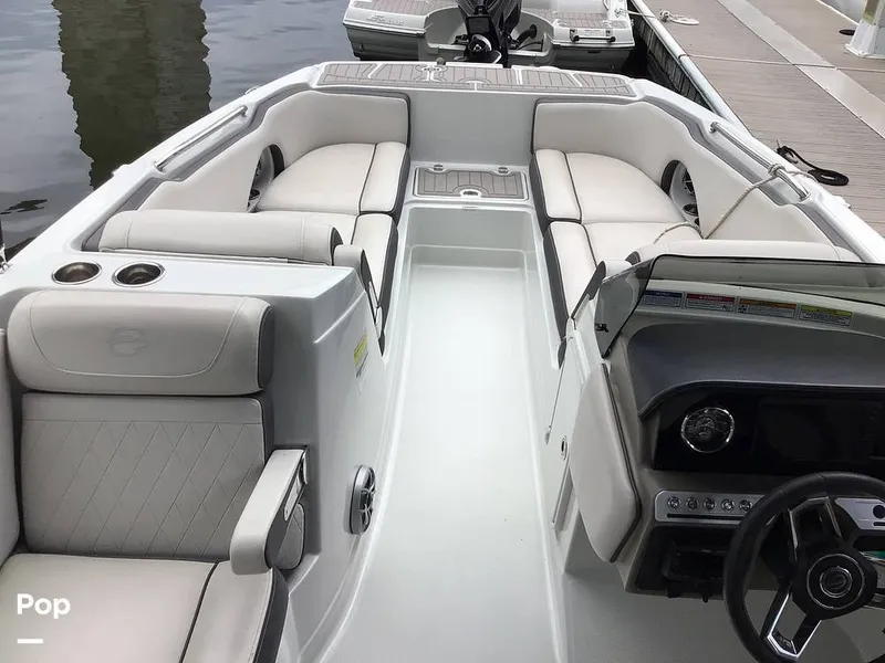 Slide: The Image of Crownline Boats E230 XS 2024 - 16757089