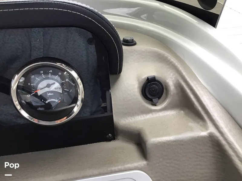Slide: The Image of Crownline Boats E230 XS 2024 - 16757083