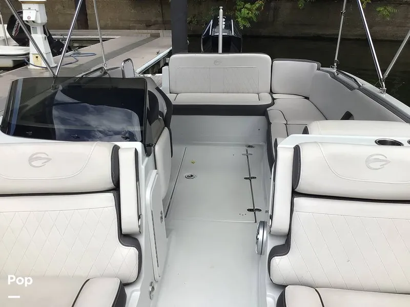 Slide: The Image of Crownline Boats E230 XS 2024 - 16757097