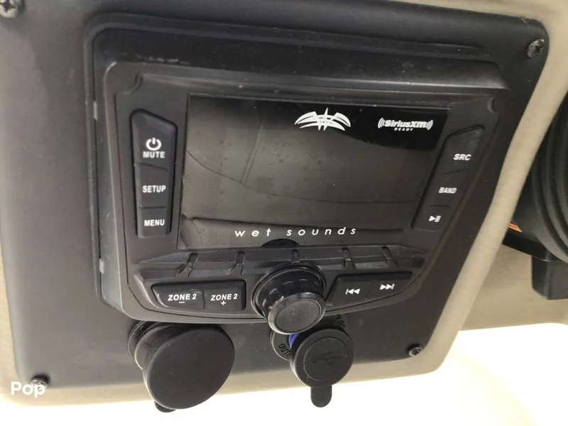 Slide: The Image of Crownline Boats E230 XS 2024 - 16757043