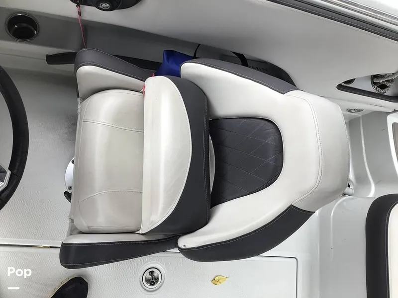 Slide: The Image of Crownline Boats E230 XS 2024 - 16757085