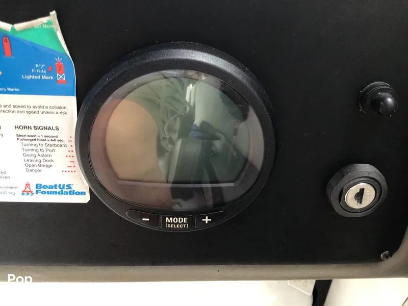 Slide: The Image of Crownline Boats E230 XS 2024 - 16757044