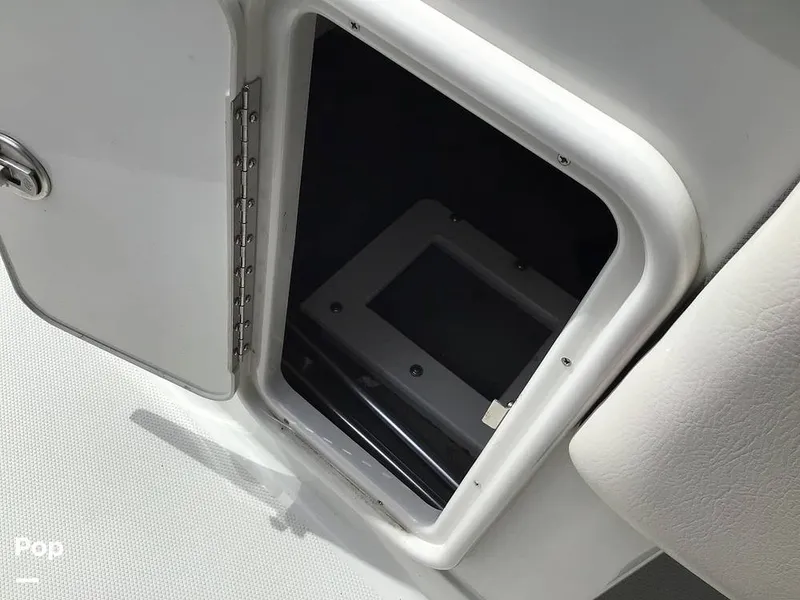 Slide: The Image of Crownline Boats E230 XS 2024 - 16757107