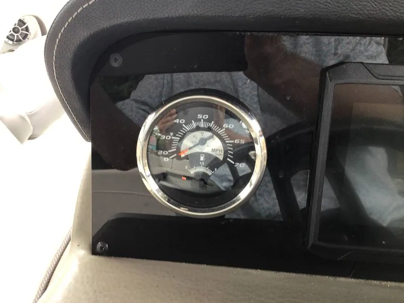 Slide: The Image of Crownline Boats E230 XS 2024 - 16757042