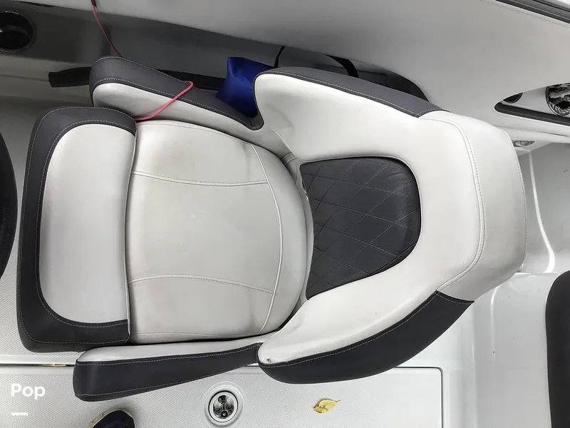Slide: The Image of Crownline Boats E230 XS 2024 - 16757086