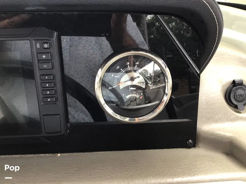 Slide: The Image of Crownline Boats E230 XS 2024 - 16757041