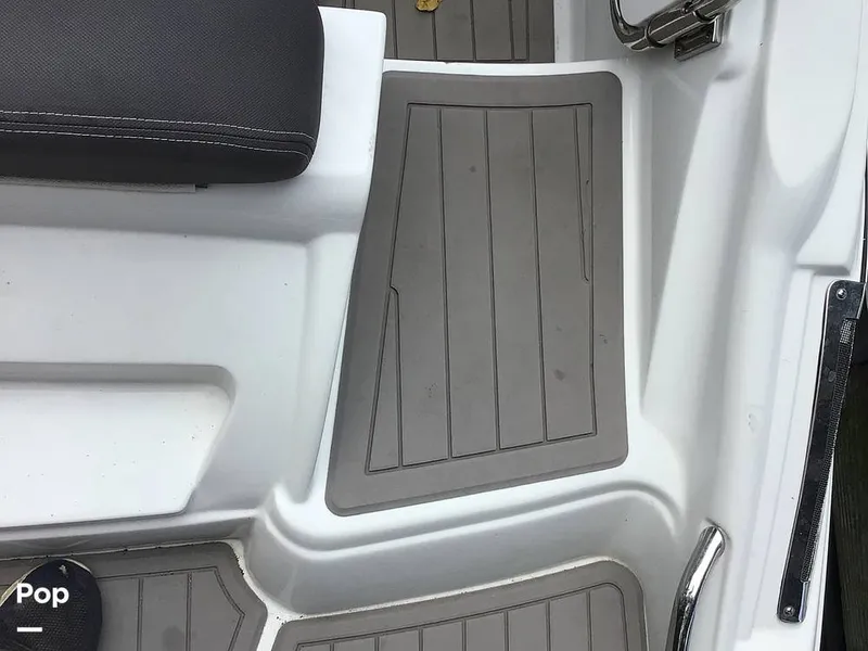 Slide: The Image of Crownline Boats E230 XS 2024 - 16757115