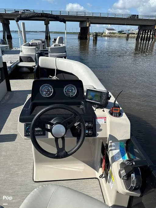 Slide: The Image of Harris Breeze 230 2024 - 16349366