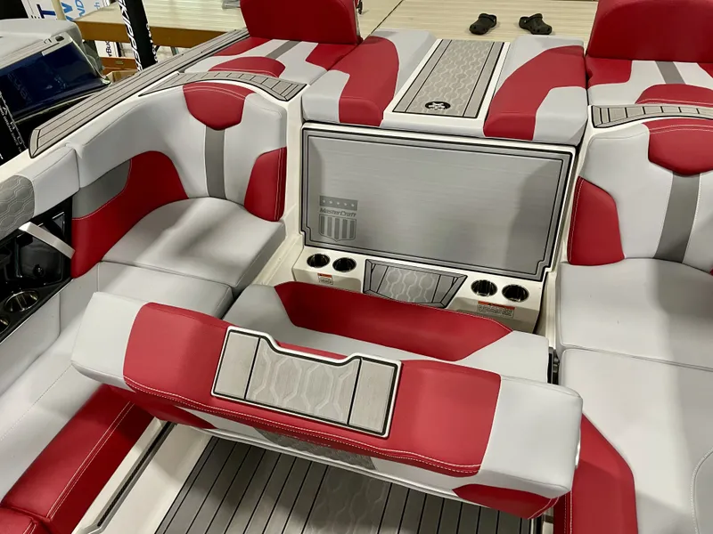 Slide: The Image of Mastercraft XT23 2023 - 6