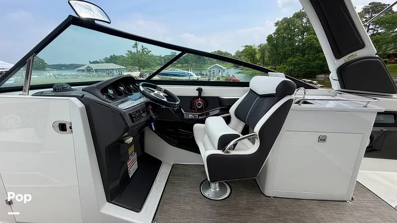 Slide: The Image of Monterey Elite Series 258 SS 2022 - 16374054