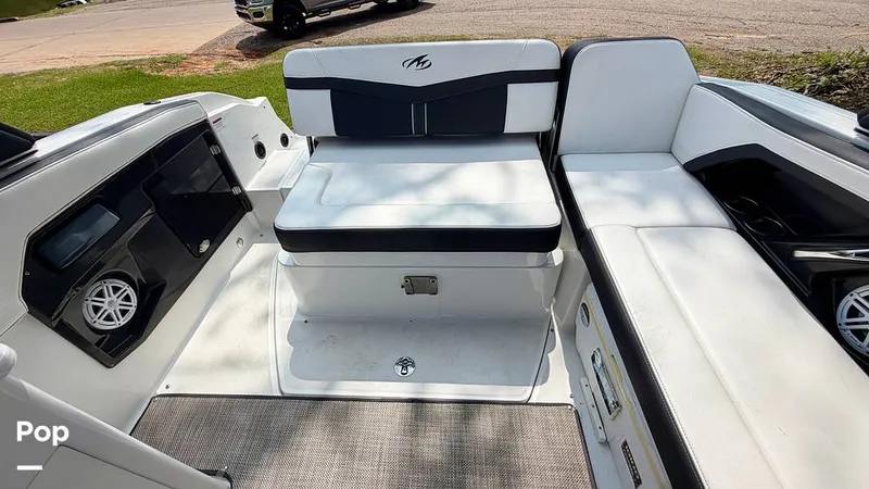 Slide: The Image of Monterey Elite Series 258 SS 2022 - 16374018
