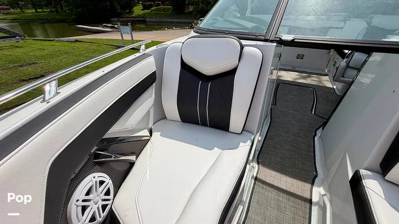 Slide: The Image of Monterey Elite Series 258 SS 2022 - 16373998
