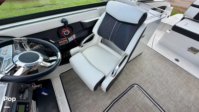 Slide: The Image of Monterey Elite Series 258 SS 2022 - 16374045