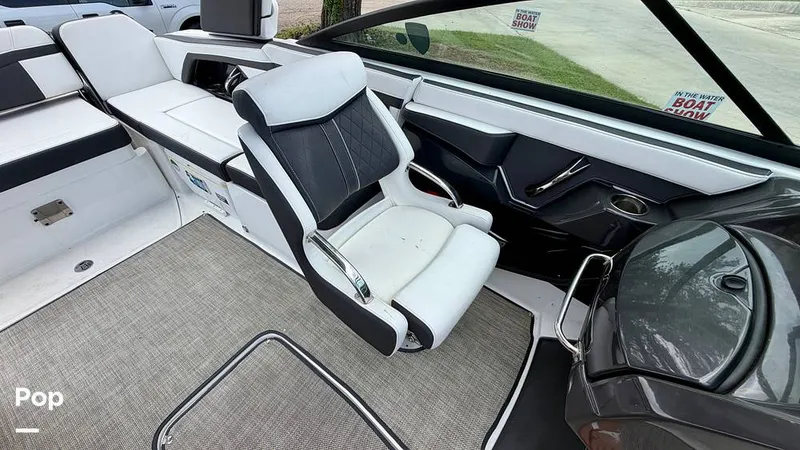 Slide: The Image of Monterey Elite Series 258 SS 2022 - 16374047