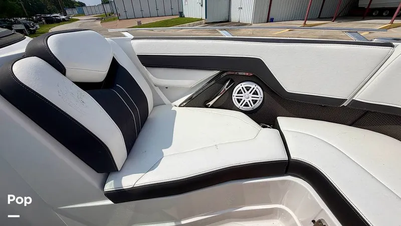 Slide: The Image of Monterey Elite Series 258 SS 2022 - 16373999