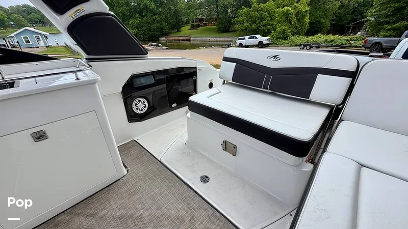 Slide: The Image of Monterey Elite Series 258 SS 2022 - 16374060