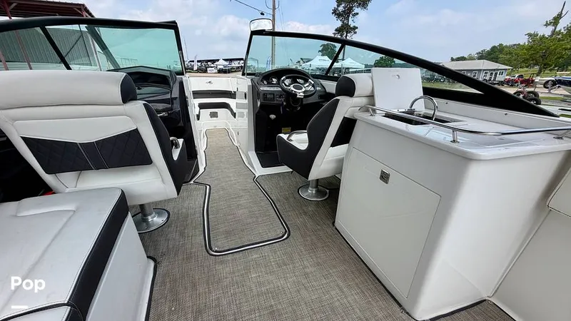 Slide: The Image of Monterey Elite Series 258 SS 2022 - 16374057