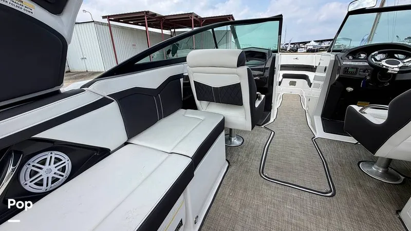 Slide: The Image of Monterey Elite Series 258 SS 2022 - 16374058
