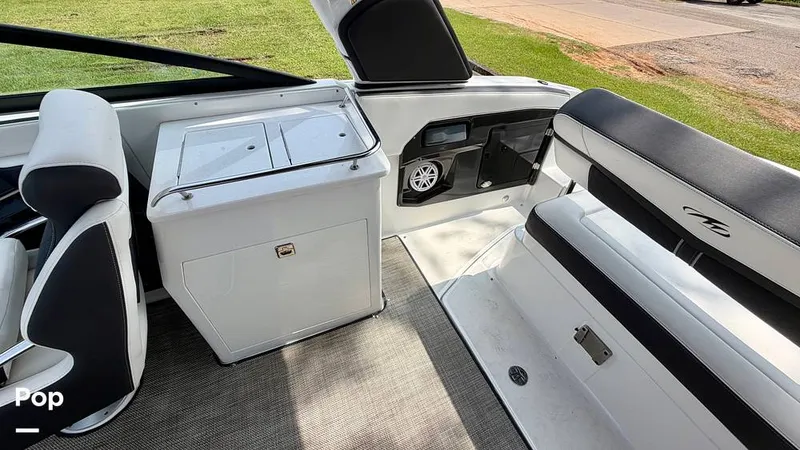 Slide: The Image of Monterey Elite Series 258 SS 2022 - 16374013