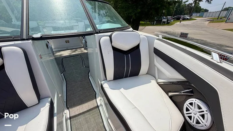 Slide: The Image of Monterey Elite Series 258 SS 2022 - 16373997